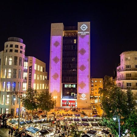 Herbert Samuel Hotel Yerusalem Bagian luar foto The building at night