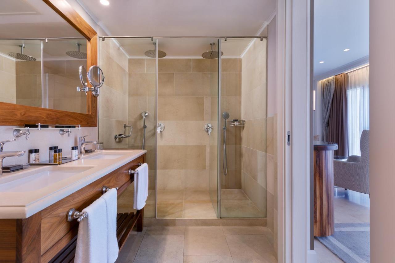 Herbert Samuel Hotel Yerusalem Bagian luar foto A shower enclosure