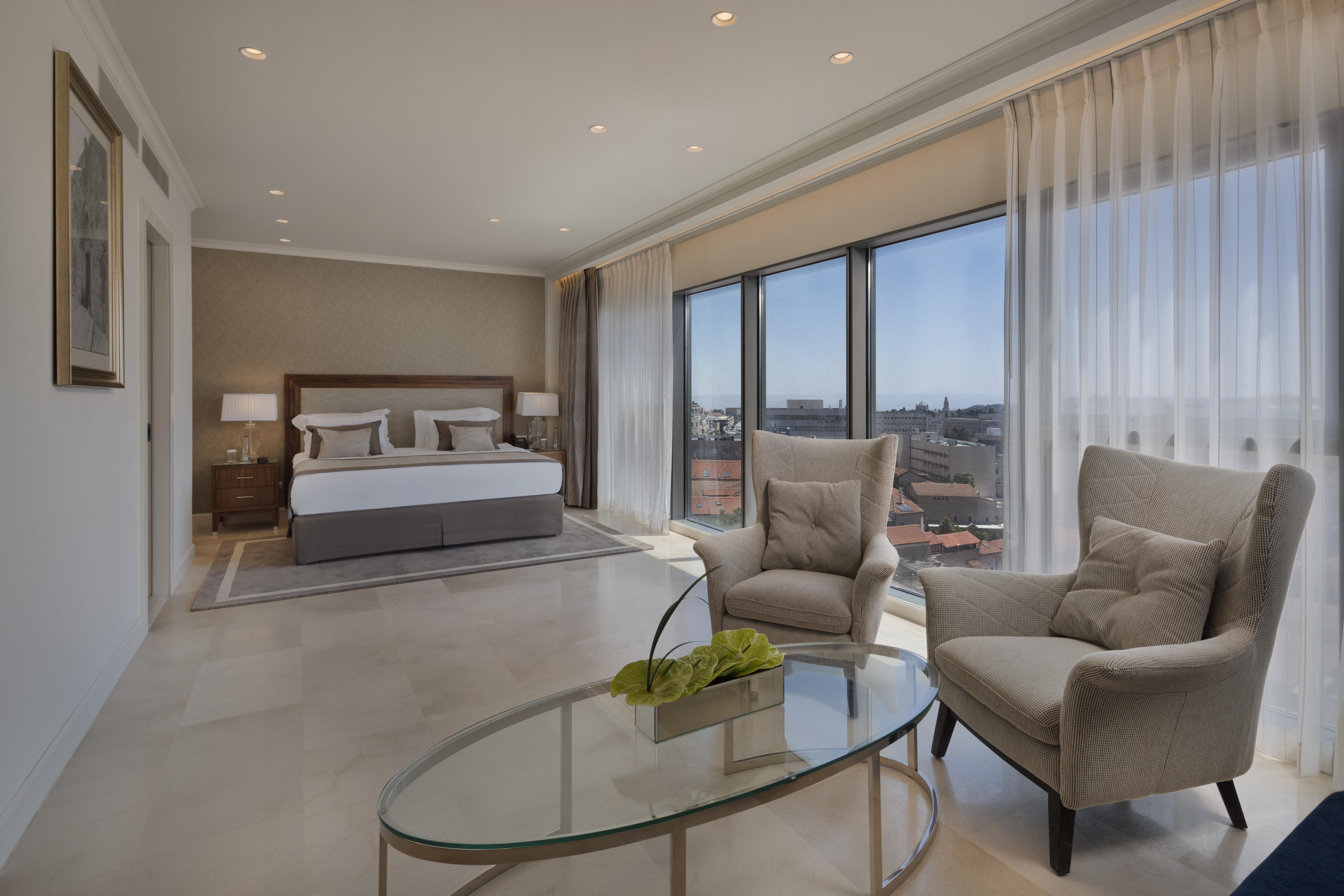Herbert Samuel Hotel Yerusalem Bagian luar foto A bedroom at the Four Seasons Hotel