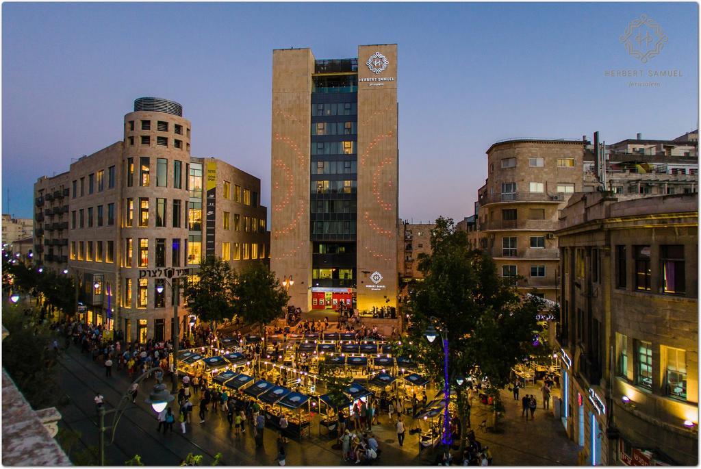 Herbert Samuel Hotel Yerusalem Bagian luar foto The square at night