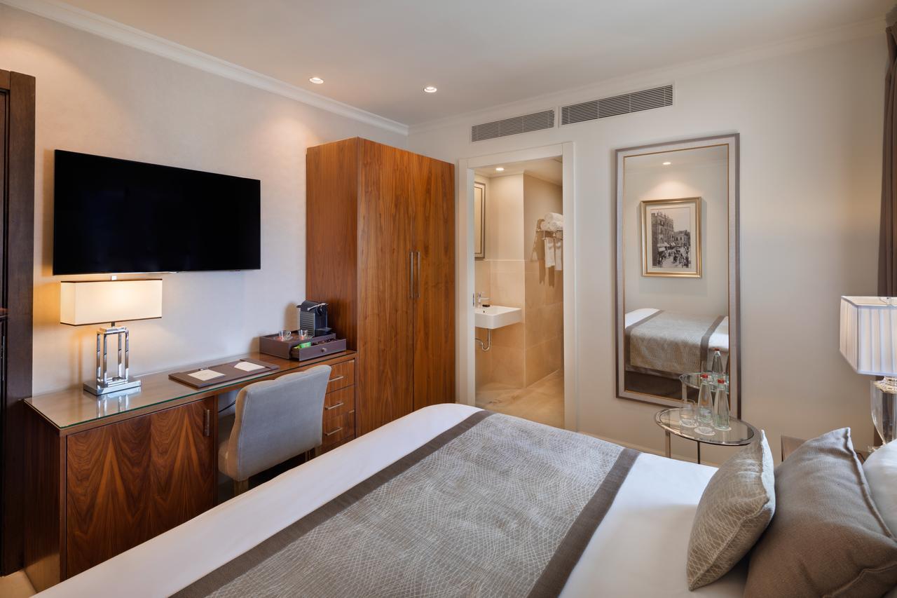 Herbert Samuel Hotel Yerusalem Bagian luar foto A room at the hotel