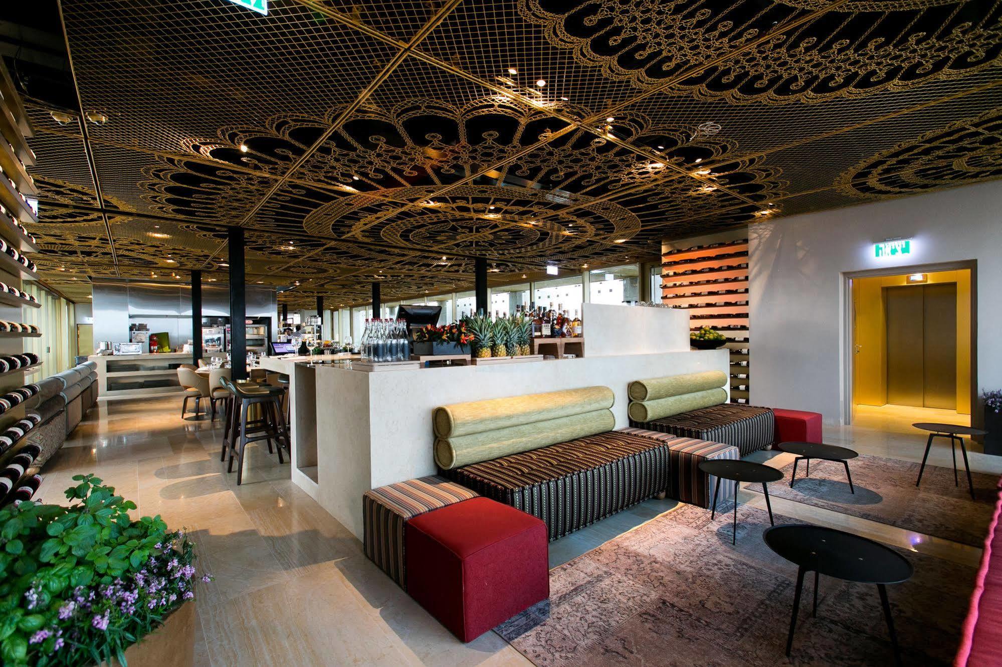 Herbert Samuel Hotel Yerusalem Bagian luar foto The lounge at the airport