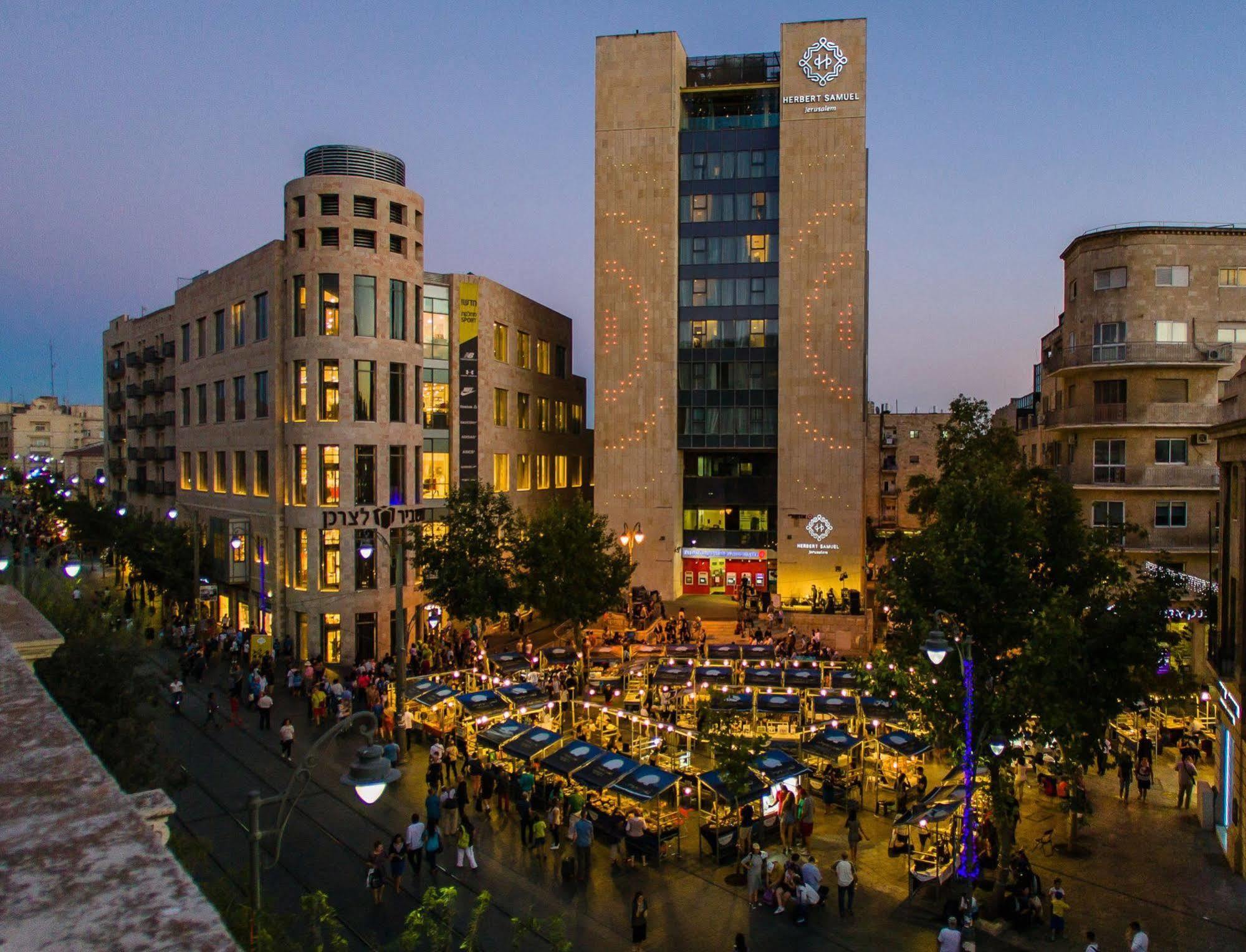 Herbert Samuel Hotel Yerusalem Bagian luar foto The square at night