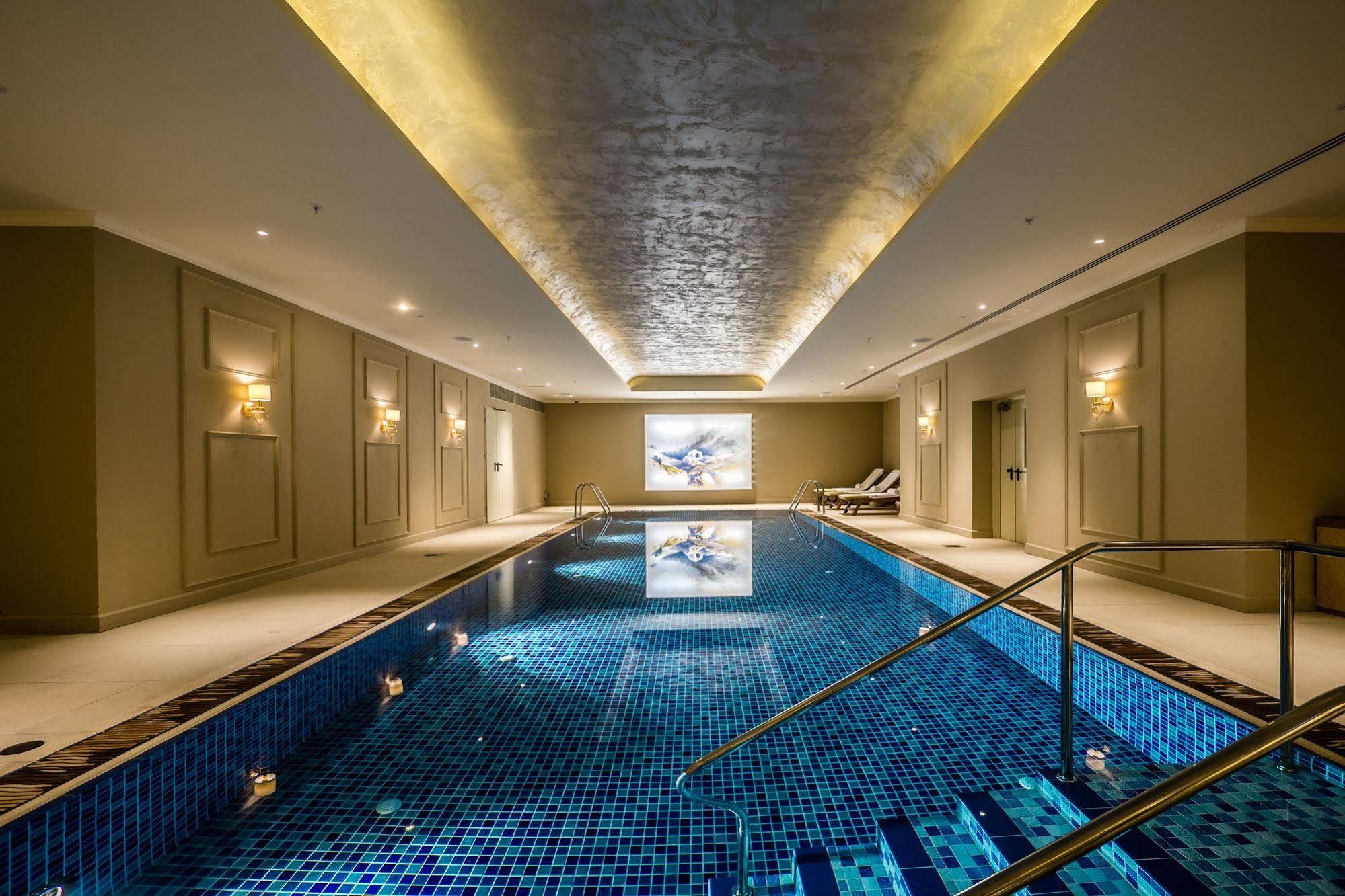 Herbert Samuel Hotel Yerusalem Bagian luar foto The swimming pool at The Landmark
