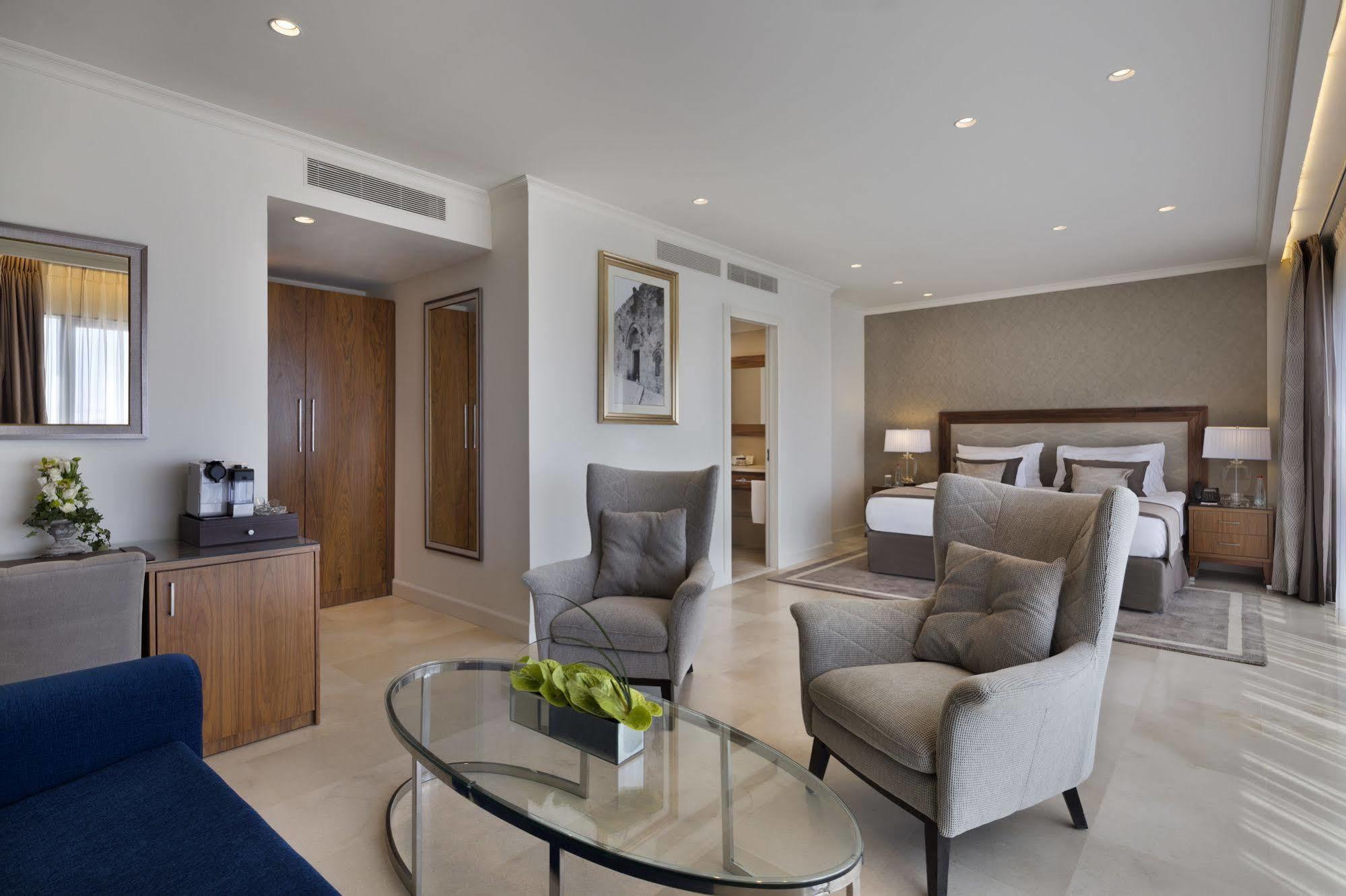 Herbert Samuel Hotel Yerusalem Bagian luar foto A suite at the hotel