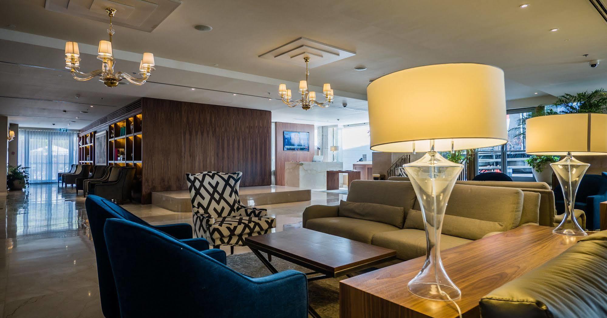 Herbert Samuel Hotel Yerusalem Bagian luar foto The lounge at the airport