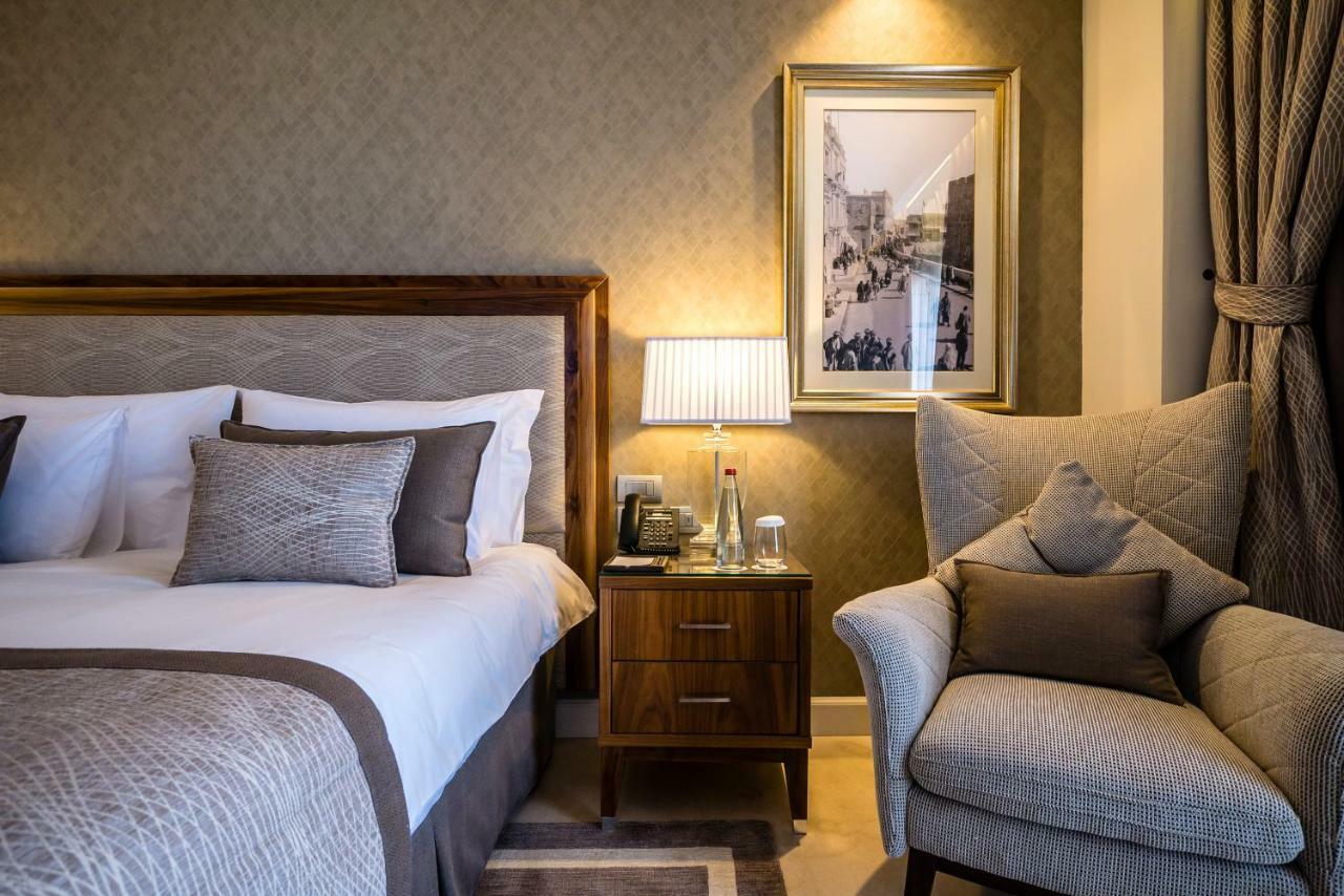Herbert Samuel Hotel Yerusalem Bagian luar foto A bedroom at the hotel